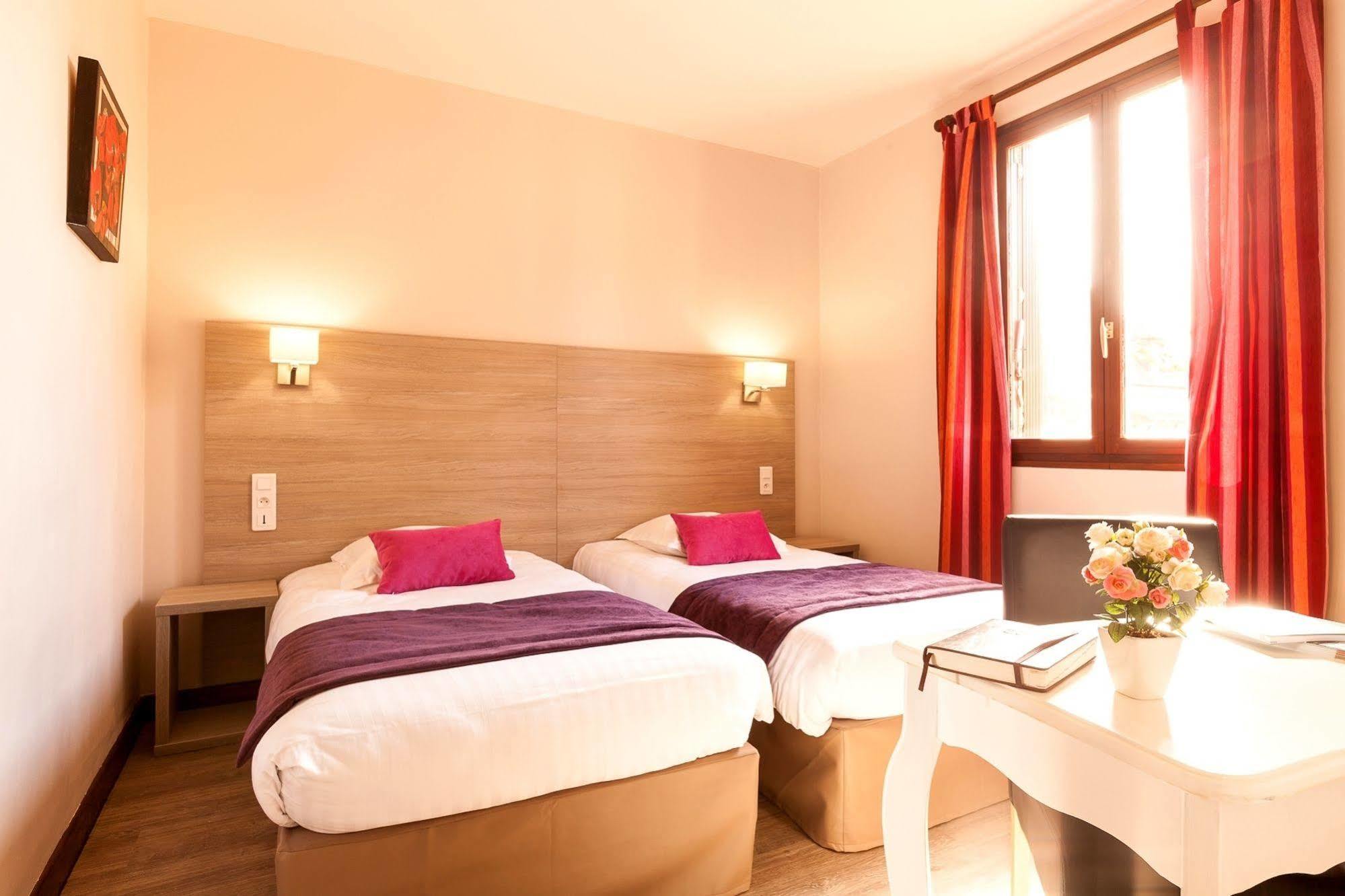 Hotel L'Oustal De Vezac Zewnętrze zdjęcie