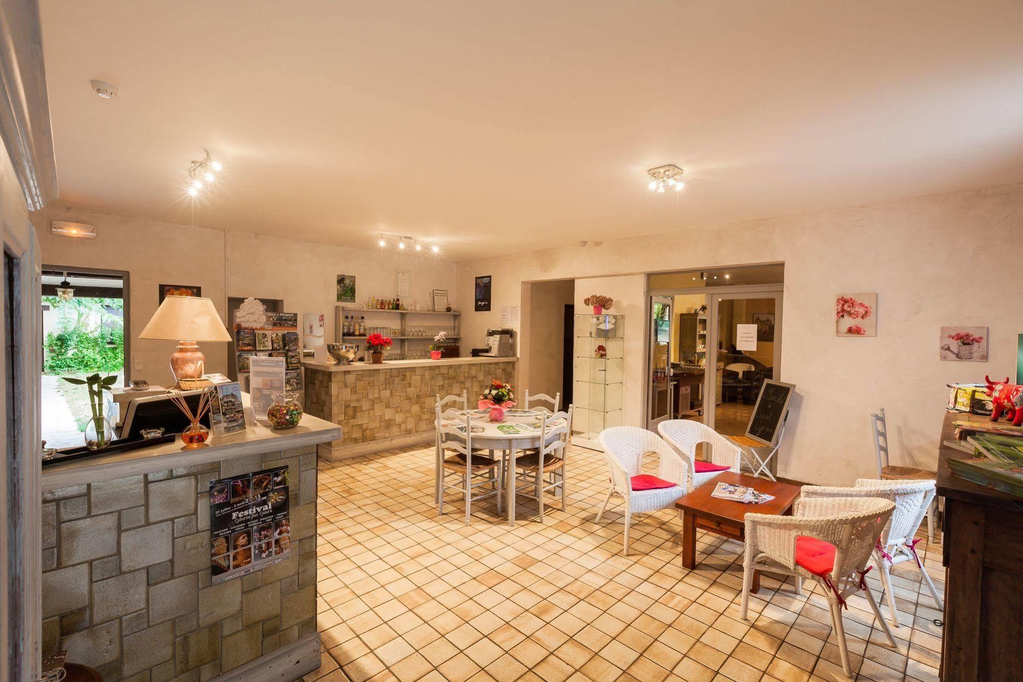 Hotel L'Oustal De Vezac Zewnętrze zdjęcie