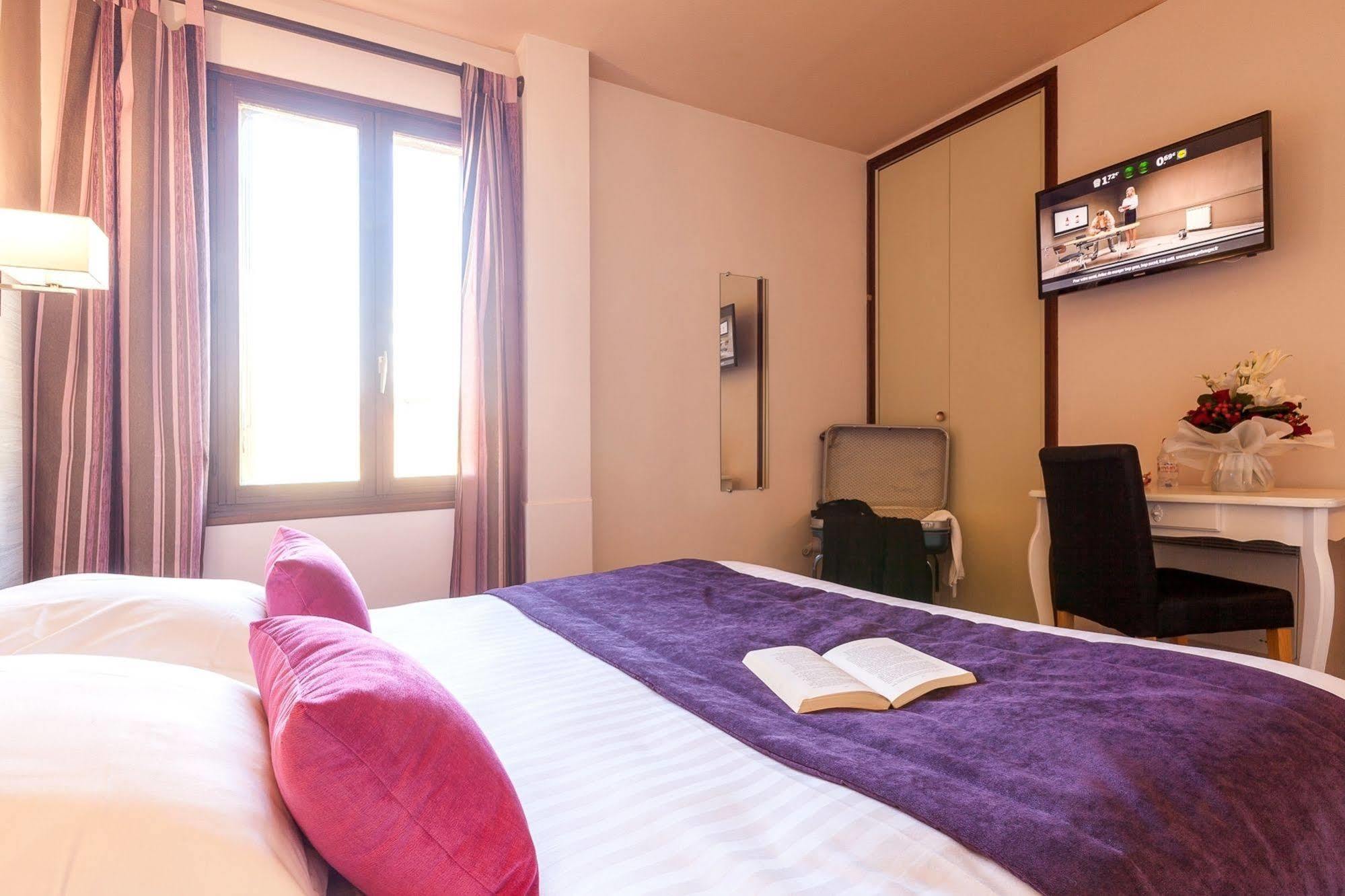 Hotel L'Oustal De Vezac Zewnętrze zdjęcie