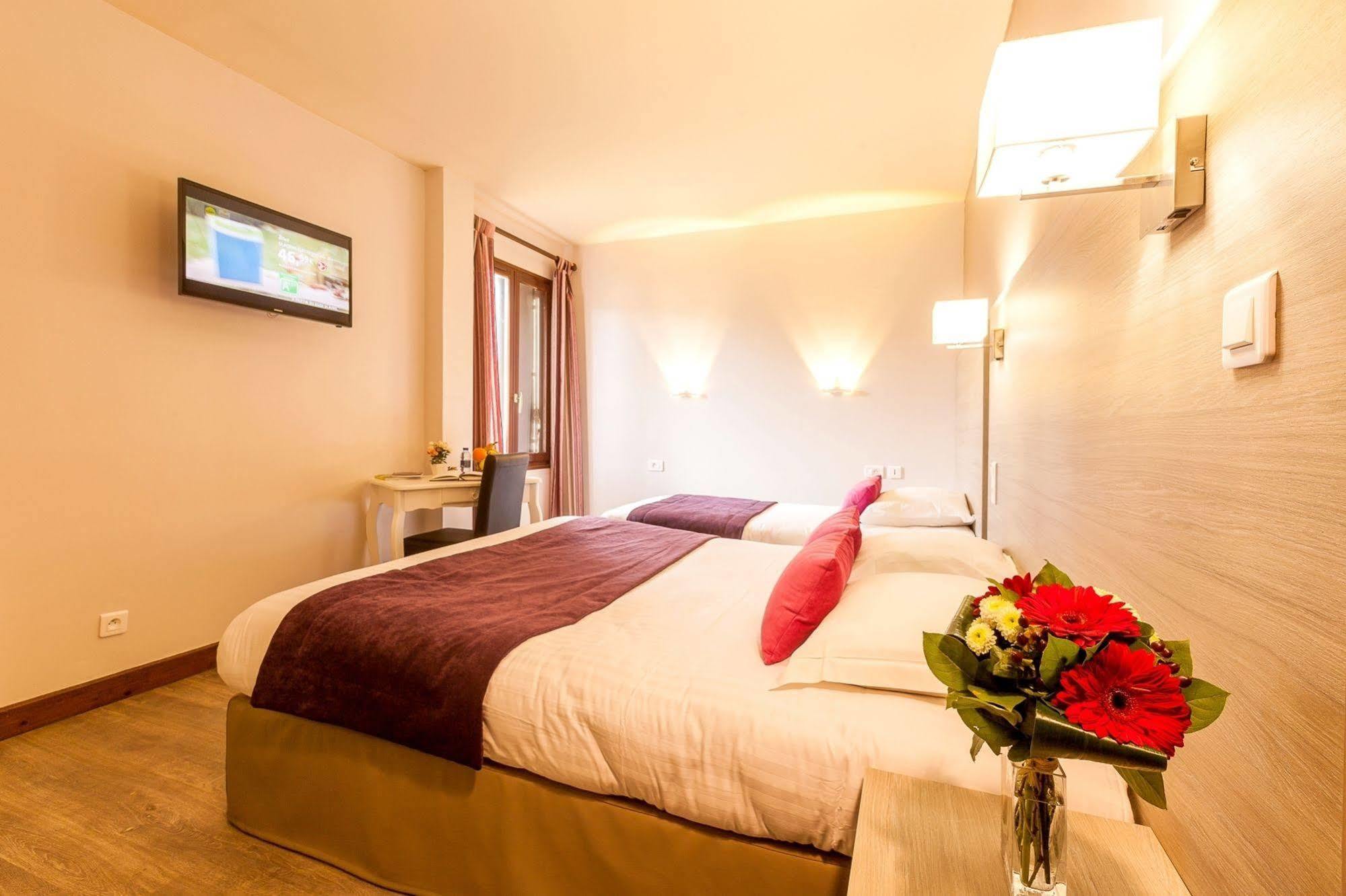 Hotel L'Oustal De Vezac Zewnętrze zdjęcie